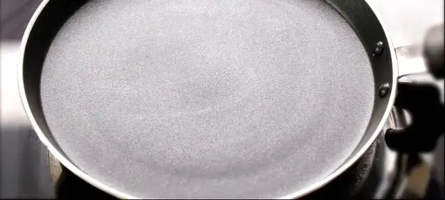 千层蛋糕的做法，非常简单，而且很美味，不用烤箱的水果蛋糕（千层蛋糕的做法和配方做法视频）