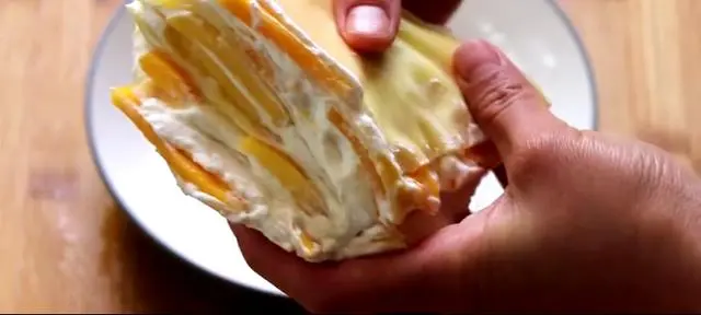 千层蛋糕的做法，非常简单，而且很美味，不用烤箱的水果蛋糕（千层蛋糕的做法和配方做法视频）