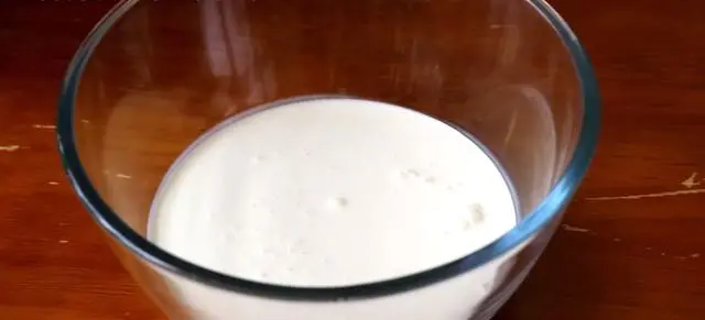 千层蛋糕的做法，非常简单，而且很美味，不用烤箱的水果蛋糕（千层蛋糕的做法和配方做法视频）