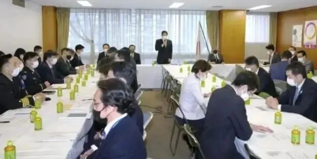 日本自民党4月11日召开安全保障调查会会议。图源：环球网