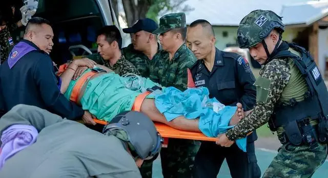 泰柬衝突再燃,洪森曝光泰總理私人照片,泰為何...