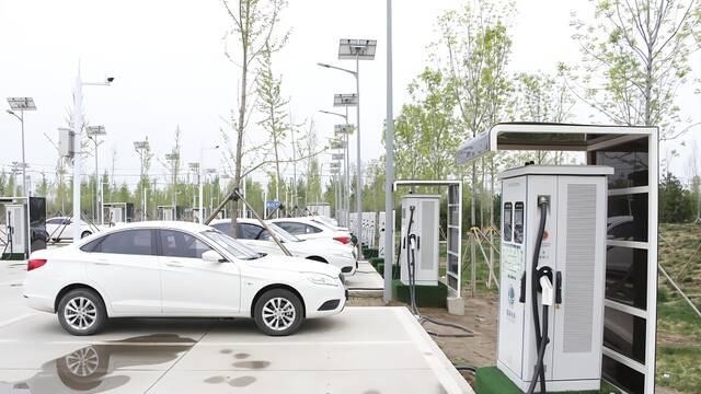 充电桩越多，车主越“焦虑”？