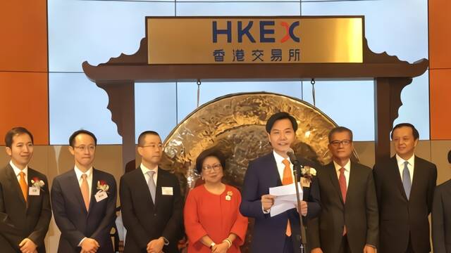 小米求生记：市值一年蒸发1500亿，历经12次架构调整