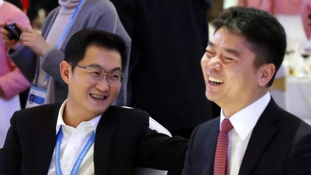 “社交悬崖”上的京东