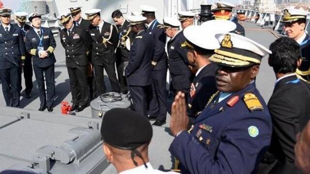 多国海军代表团参观中国舰船