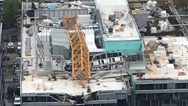 美国西雅图一塔吊坠落现场