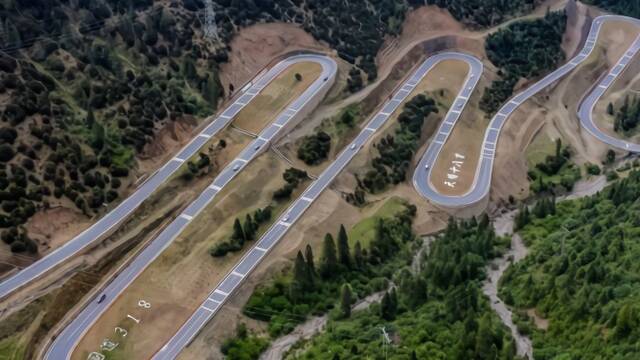 四川雅江“天路十八弯”