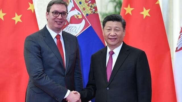 习近平会见塞尔维亚总统武契奇