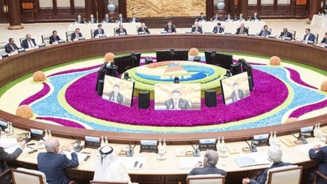 习近平主持“一带一路”论坛圆桌峰会