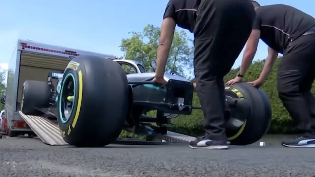 为5岁患癌男孩空运F1赛车