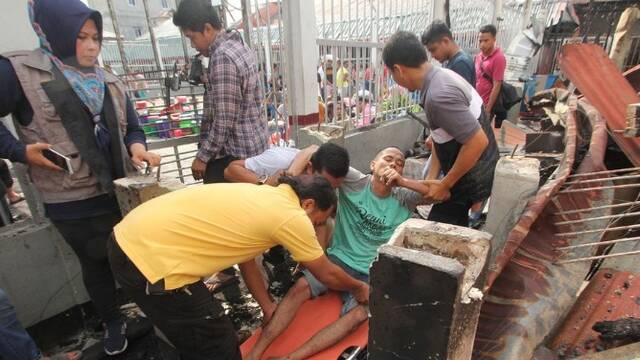 印尼一监狱发生暴乱 100多名囚犯逃跑