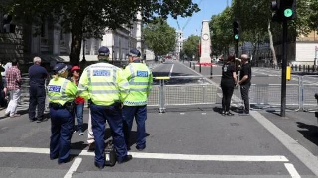 伦敦警方封锁唐宁街10号