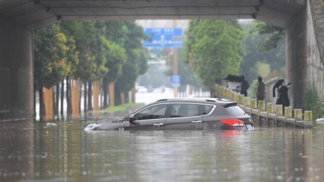 强降雨致湖南常德城区出现内涝