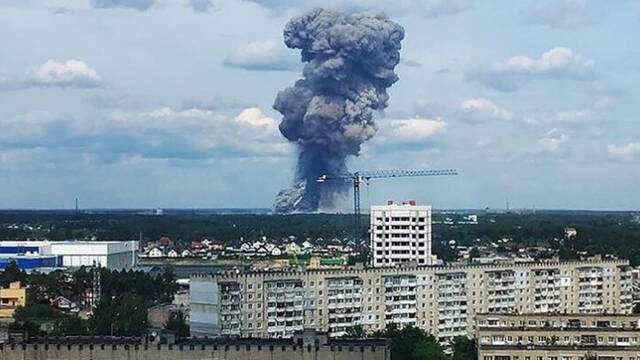 俄罗斯一工厂爆炸瞬间