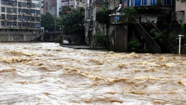 强降雨持续 闽西苏溪河水位上涨