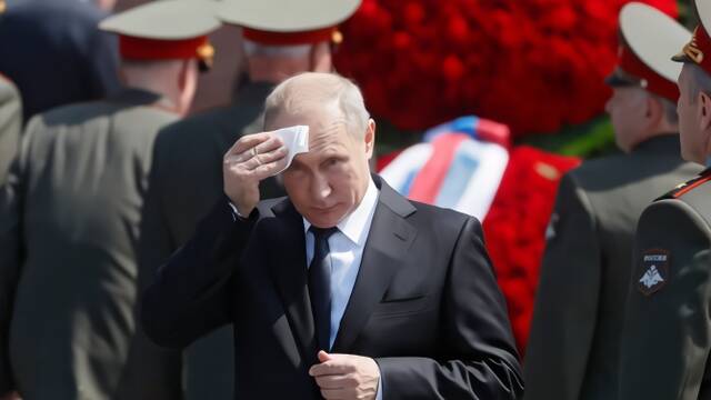 参加纪念活动的普京