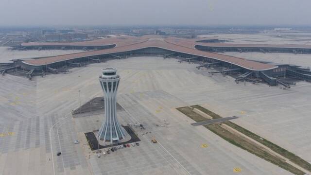 北京：大兴机场西塔台交付
