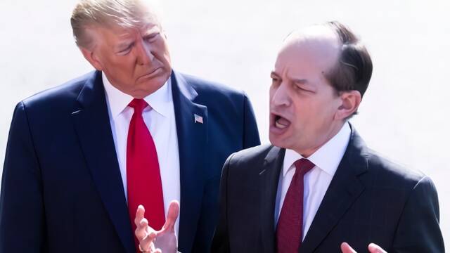 眼看着劳工部长宣布辞职