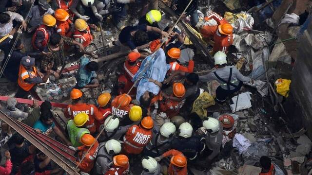 印度：四层建筑倒塌 至少40人被困