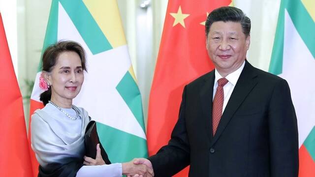 习近平会见缅甸国务资政昂山素季