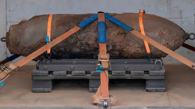 德国现500公斤二战炸弹 15000人撤离