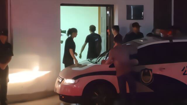 章军在殡仪馆见女儿最后一面