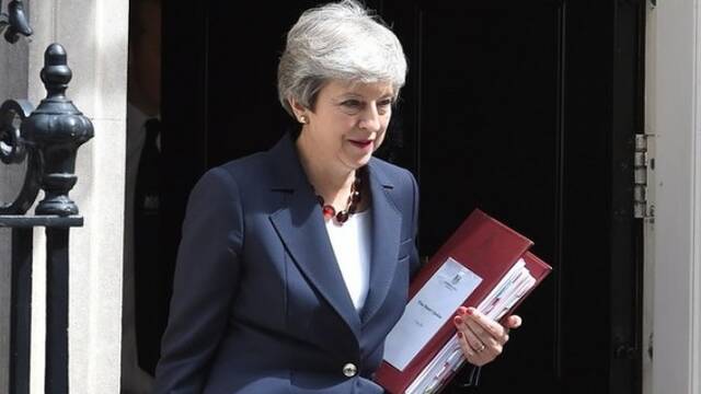 梅姨微笑参加首相问答 或为最后一次