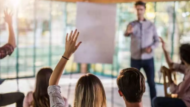 哪怕贷款都要读成人英语？