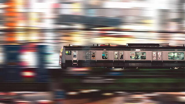 边打架、边发钱，互联网大厂为什么都爱搞“极速版”？