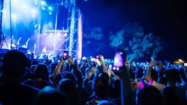 2万场演出取消，快手抖音也救不了李诞们？