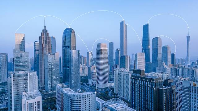 AI抗疫时刻中，中外的异与同