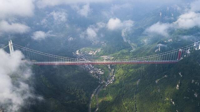 湖南：创四项世界第一的“天桥” 