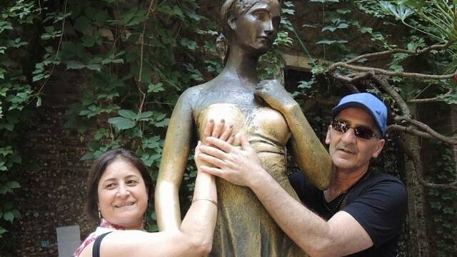 意大利著名朱丽叶铜像被游客摸坏了