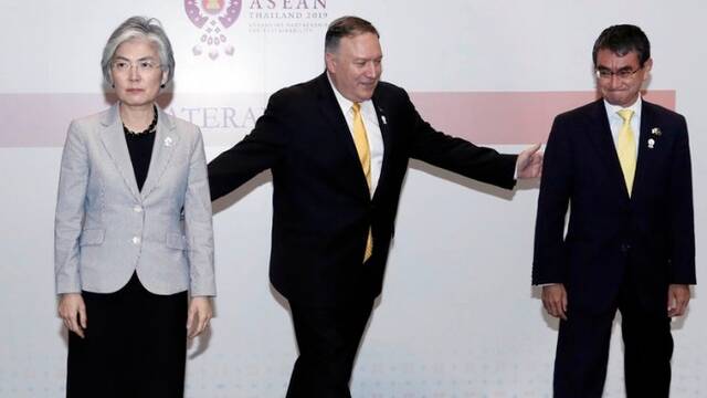 日韩外长冷漠脸 蓬佩奥笑嘻嘻当老好人