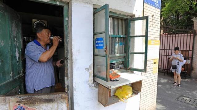 上海最后的传呼电话亭