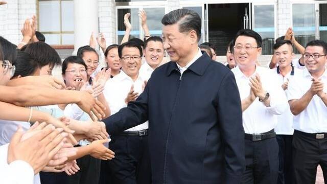 习近平考察山丹培黎学校和山丹马场