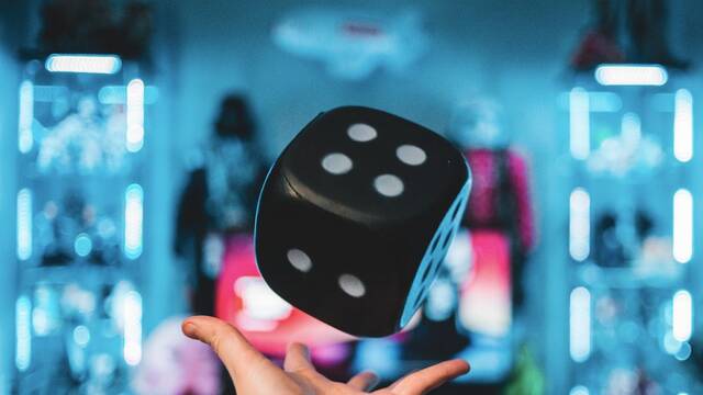 电子烟江湖野战：罗永浩天天泡在代工厂 王思聪正考虑入局