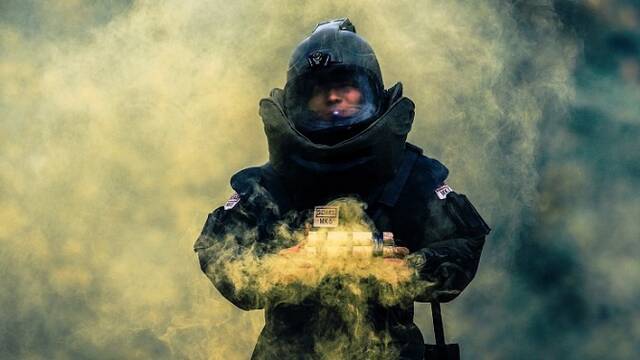 逆行生死线 揭秘排爆手的“神秘面纱”