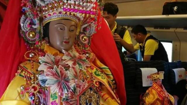 妈祖首次坐动车 买“实名车票”