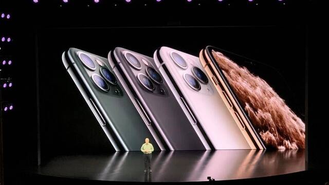 苹果认怂手机发售价三年来首降，库克急了首次怼华为