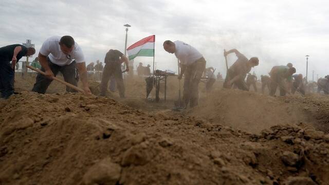 匈牙利：掘墓锦标赛