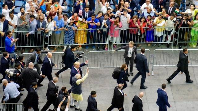 围观特朗普和莫迪