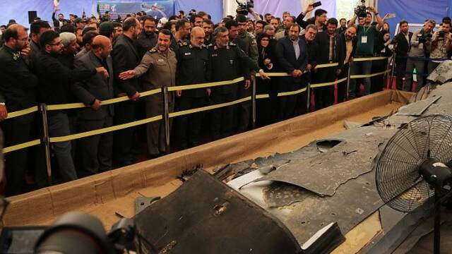 伊朗给击落的美无人机办了个展