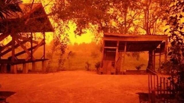 印尼天空出现神奇景象