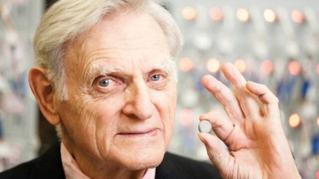 最高龄诺贝尔奖得主诞生！97岁“锂电池之父”传奇人生再添荣耀