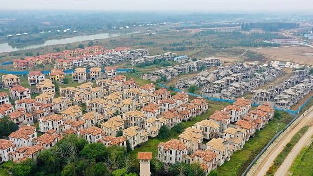 郑州最大烂尾别墅群拆除现场