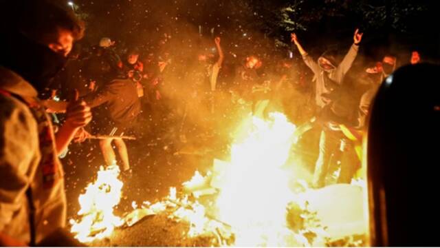 暴乱连续4日席卷加泰罗尼亚