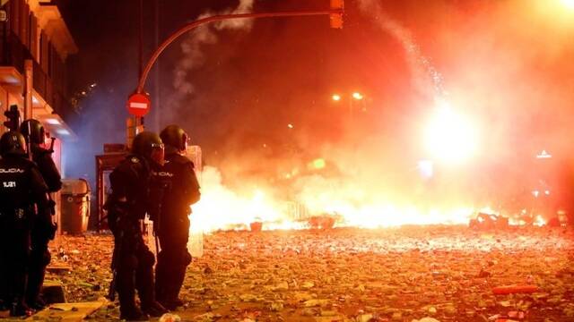 西班牙巴塞罗那街道变火海