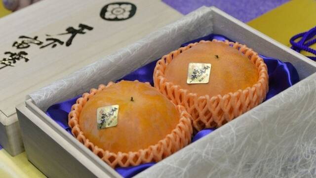 日本拍出天价柿子 2个70万日元