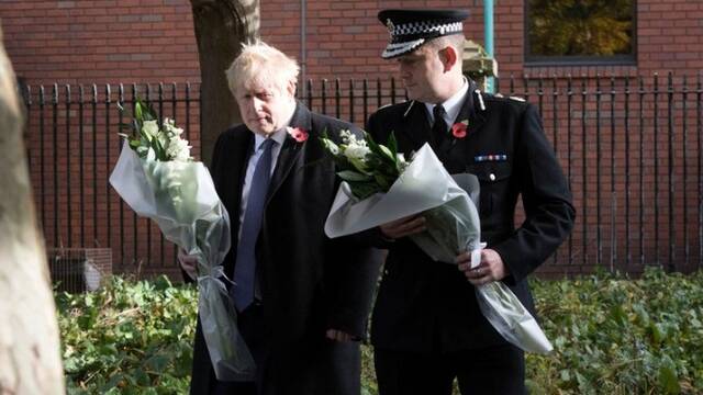 约翰逊悼念“死亡货车”案遇难者